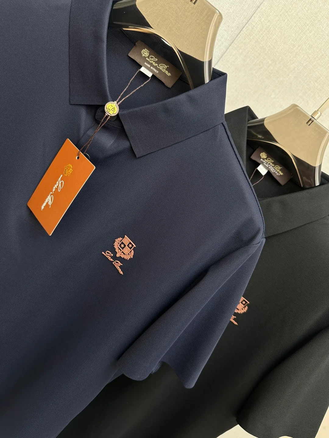 Top Quality 2026 new lapel, original customized fabric, soft to the touch. Top imported private goods, fashionable design and trendy short sleeves, without losing luxury. There is no doubt about the quality. The upper body effect is awesome, luxury official website Same Style! Size:M-4XL